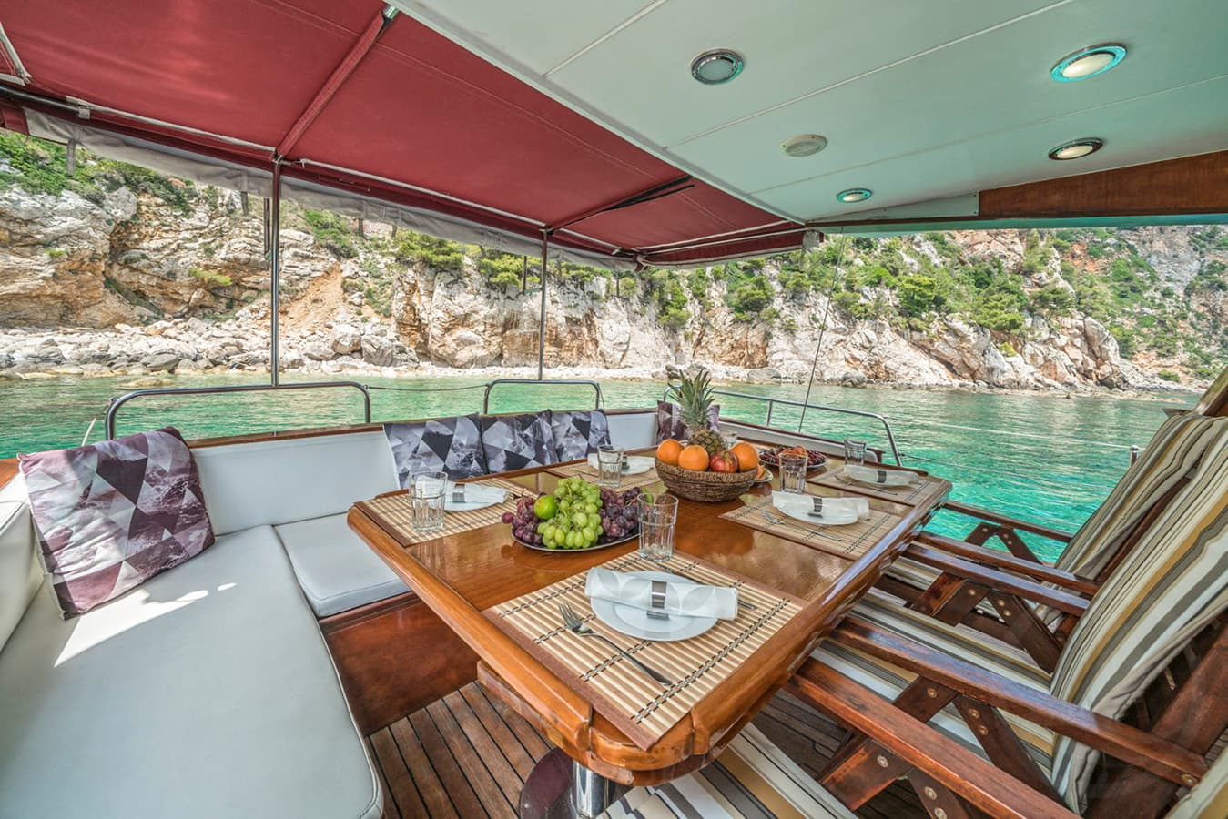 Upper deck lounge