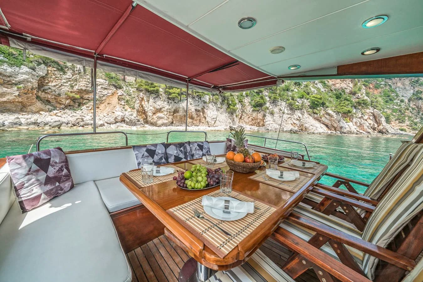 Upper deck lounge